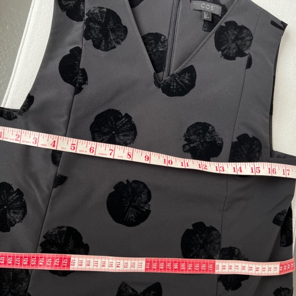 COS (S) black velvet floral tone-on-tone mini-dress, with pockets, EUC. - Picture 10 of 16